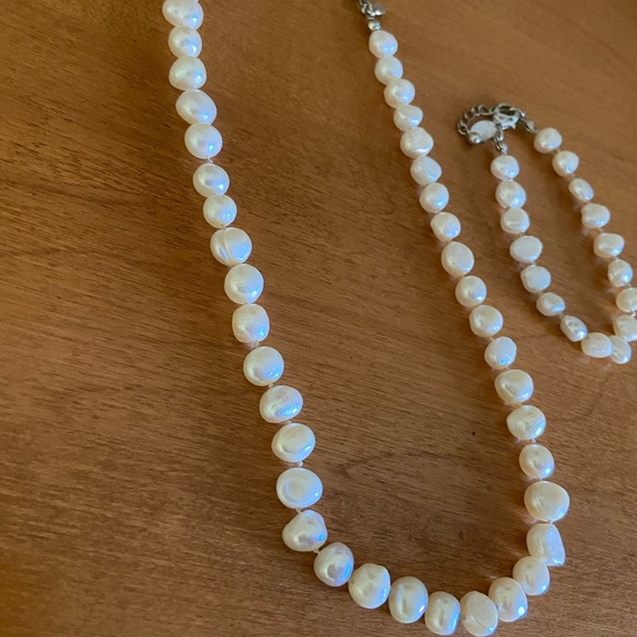 American Eagle Pearl Necklace and Bracelet - Picture 10 of 11